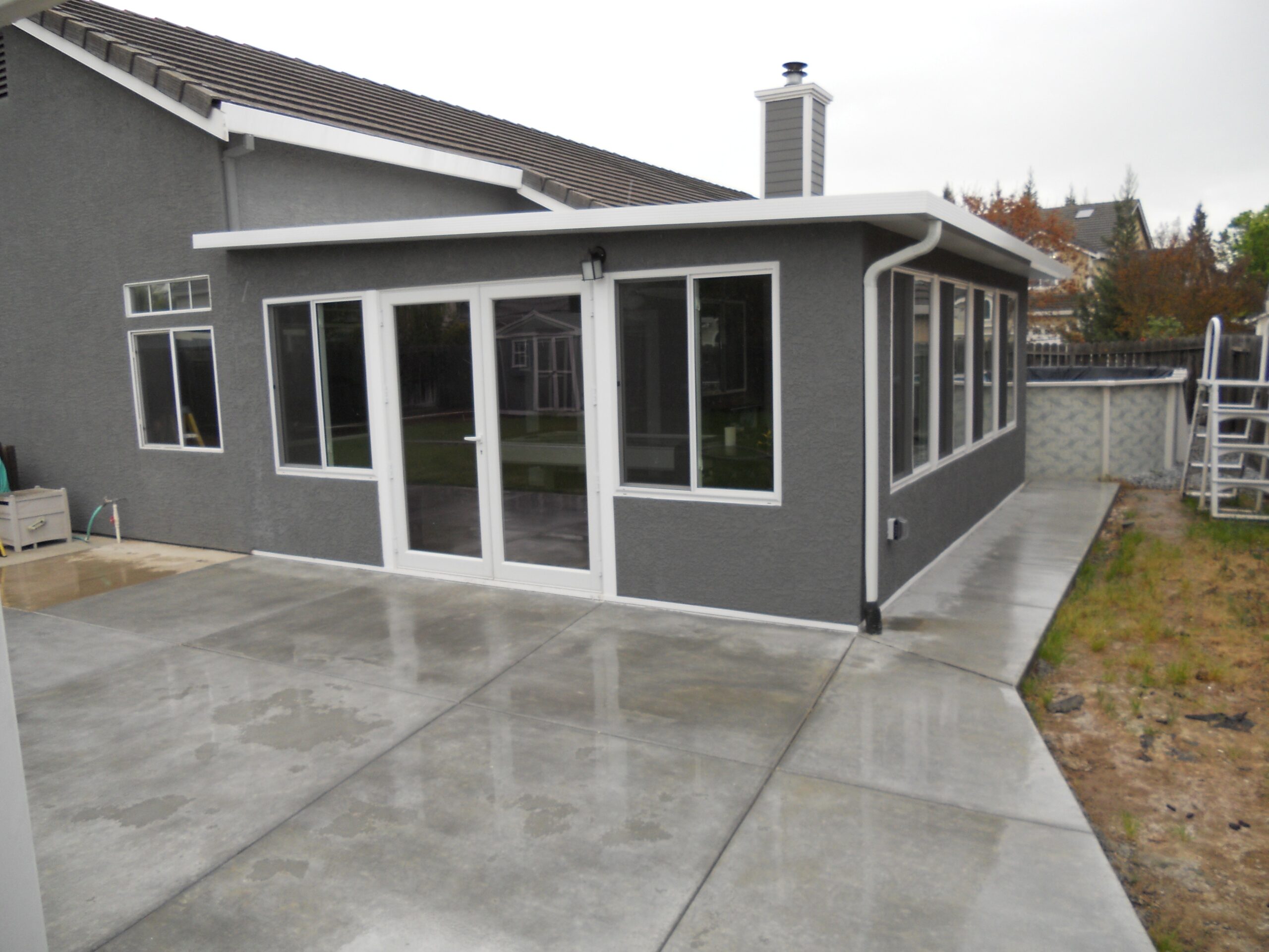 Upgrading your exterior with new concrete / Pacific Builders